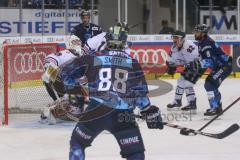 DEL - Eishockey - Saison 2019/20 - ERC Ingolstadt -  Kölner Haie - Colin Smith (#88 ERCI) - Gustaf Wesslau (Torwart #29 Köln) - Foto: Jürgen Meyer