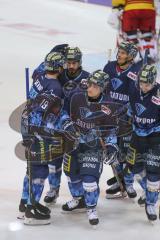 DEL - Eishockey - Saison 2019/20 - ERC Ingolstadt - Düsseldorfer EG - Der 1:2 Anschlusstreffer durch Ville Koistinen (#10 ERCI) - jubel - Niederberger Mathias Torwart (#35 Düsseldorf) - Matt Bailey (#22 ERCI) - David Elsner (#61 ERCI) - Foto: Jürgen Meyer