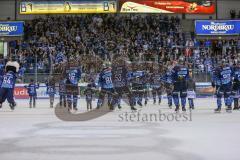 DEL - Eishockey - Saison 2019/20 - ERC Ingolstadt -  Kölner Haie - Die Mannschaft bedankt sich bei den Fans nach dem Spiel Jubel - Foto: Jürgen Meyer