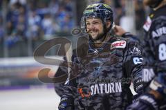 DEL - Eishockey - ERC Ingolstadt - EHC Straubing - David Elsner (ERC 61) grinst