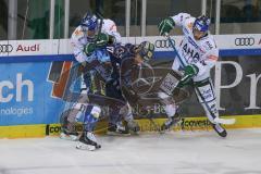 DEL - Eishockey - Saison 2019/20 - ERC Ingolstadt - Augsburger Panther - Petr Taticek (#17 ERCI) zweikampf an der Bande - Foto: Jürgen Meyer