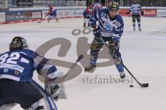 DEL - Eishockey - Saison 2019/20 - ERC Ingolstadt -  Adler Mannheim - Brandon Mashinter (#53 ERCI) Jochen Reimer (#32Torwart ERCI)  vor dem Spiel beim warm machen - Foto: Jürgen Meyer