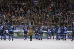 DEL - Eishockey - Saison 2019/20 - ERC Ingolstadt - Fishtown Pinguins - Die Spieler bedanken sich nach dem Spiel bei den Fans - jubel - Foto: Jürgen Meyer
