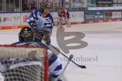 DEL - Eishockey - Saison 2019/20 - ERC Ingolstadt -  Adler Mannheim - Kris Foucault (#81 ERCI) Jochen Reimer (#32Torwart ERCI)  vor dem Spiel beim warm machen - Foto: Jürgen Meyer