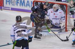 DEL - Eishockey - ERC Ingolstadt - EHC Straubing - Hans Detsch verpasst ganz knapp das Tor