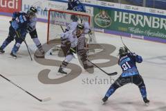 DEL - Eishockey - Saison 2019/20 - ERC Ingolstadt - Thomas Sabo Ice Tigers - Kris Foucault (#81 ERCI) - Niklas Treutle Torwart (#31 Nürnberg) - Foto: Jürgen Meyer