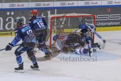 DEL - Eishockey - Saison 2019/20 - ERC Ingolstadt -  Adler Mannheim - Brett Olson (#16 ERCI) Topscorer - roter Helm - Timo Pielmeier (#51Torwart ERCI) - Tommi Huhtala (#61 Mannheim) - Mike Collins (#13 ERCI) - Foto: Jürgen Meyer