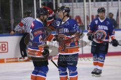 Im Bild: Stephan Retzer (ERC Legendenteam 2020) und Patrick Köppchen (ERC Legendenteam 2020) haben sichtlich Spaß

Eishockey - Herren - DEL - Saison 2019/2020 -  ERC Ingolstadt Legenden—Team 2020 - Sternstunden-Team -  Foto: Ralf Lüger