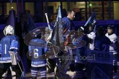 Im Bild: Markus Janka (ERC Legendenteam 2020) läuft an den Jungpanthern des ERC Ingolstadt vorbei

Eishockey - Herren - DEL - Saison 2019/2020 -  ERC Ingolstadt Legenden—Team 2020 - Sternstunden-Team -  Foto: Ralf Lüger