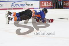 Im Bild: Jakub Ficenec (ERC Legendenteam 2020) bedankt sich bei den Fans

Eishockey - Herren - DEL - Saison 2019/2020 -  ERC Ingolstadt Legenden—Team 2020 - Sternstunden-Team -  Foto: Ralf Lüger