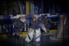 Im Bild: Die Jungpanther des ERC Ingolstadt laufen ins Stadion ein

Eishockey - Herren - DEL - Saison 2019/2020 -  ERC Ingolstadt Legenden—Team 2020 - Sternstunden-Team -  Foto: Ralf Lüger