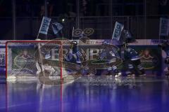 Im Bild: Die Jungpanther des ERC Ingolstadt laufen ins Stadion ein

Eishockey - Herren - DEL - Saison 2019/2020 -  ERC Ingolstadt Legenden—Team 2020 - Sternstunden-Team -  Foto: Ralf Lüger