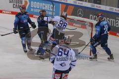 DEL - Eishockey - Saison 2020/21 - ERC Ingolstadt - Schwenninger Wild Wings - Ben Marshall (#45 ERCI) - Andreas Thuresson (#36 Schwenningen) - Zweikampf - Foto: Jürgen Meyer