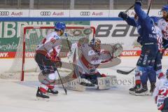 DEL - Eishockey - Saison 2020/21 - ERC Ingolstadt - Adler Mannheim - Brandon Defazio (#24 ERCI) mit einer Torchance - Felix Brückmann Torwart (90 Mannheim) - Foto: Jürgen Meyer