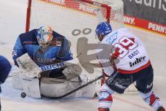 DEL - Eishockey - Saison 2020/21 - ERC Ingolstadt - Adler Mannheim - Michael Garteig Torwart (#34 ERCI) - Jason Bast (#39 Mannheim) - Foto: Jürgen Meyer