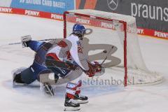 DEL - Eishockey - Saison 2020/21 - ERC Ingolstadt - Adler Mannheim - Michael Garteig Torwart (#34 ERCI) - #Nicolas Krämmer (21 Mannheim) trifft beim Penalty schiessen zum 2:3 Endstand für Mannheim - Foto: Jürgen Meyer