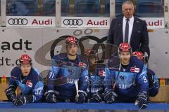 DEL - Eishockey - Saison 2020/21 - ERC Ingolstadt - Schwenninger Wild Wings - Doug Shedden (Cheftrainer ERCI) - Justin Feser (#71 ERCI) - Petrus Palmu (#52 ERCI) - Frederik Storm (#9 ERCI) - Foto: Jürgen Meyer