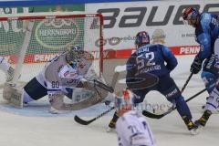 DEL - Eishockey - Saison 2020/21 - ERC Ingolstadt - Schwenninger Wild Wings - Petrus Palmu (#52 ERCI) - Joakim Eriksson Torwart (#60 Schwenningen) - Foto: Jürgen Meyer