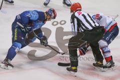 DEL - Eishockey - Saison 2020/21 - ERC Ingolstadt - Adler Mannheim - Justin Feser (#71 ERCI) - Ben Smith (#18 Mannheim) - beim Bully  -Foto: Jürgen Meyer