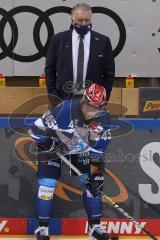 DEL - Eishockey - Saison 2020/21 - ERC Ingolstadt - Schwenninger Wild Wings - Doug Shedden (Cheftrainer ERCI) - Ben Marshall (#45 ERCI) - beim warm machen - Foto: Jürgen Meyer