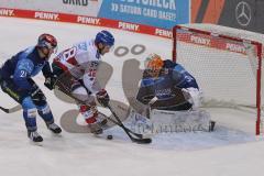 DEL - Eishockey - Saison 2020/21 - ERC Ingolstadt - Adler Mannheim - Ben Smith (#18 Mannheim) - Wayne Simpson (#21 ERCI) - Michael Garteig Torwart (#34 ERCI) - Foto: Jürgen Meyer