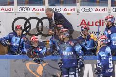 DEL - Eishockey - Saison 2020/21 - ERC Ingolstadt - Adler Mannheim - Doug Shedden (Cheftrainer ERCI) redet mit den Spielern - Foto: Jürgen Meyer
