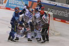 DEL - Eishockey - Saison 2020/21 - ERC Ingolstadt - Schwenninger Wild Wings - Ben Marshall (#45 ERCI) - Andreas Thuresson (#36 Schwenningen) - Zweikampf - Foto: Jürgen Meyer