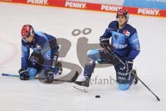 Vorbereitungsspiel - DEL - Eishockey - Saison 2020/21 - ERC Ingolstadt -  Augsburger Panther - Tim Wohlgemuth (#33 ERCI) Fabio Wagner (#5 ERCI) beim warm machen - Foto: Jürgen Meyer