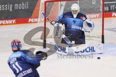 Vorbereitungsspiel - DEL - Eishockey - Saison 2020/21 - ERC Ingolstadt -  Augsburger Panther - Nicolas Daws Torwart (ERCI) beim warm machen - Foto: Jürgen Meyer