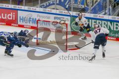 Penny DEL - Eishockey - Saison 2021/22 - ERC Ingolstadt - Red Bull München - Der 1:4 Führungstreffer durch Philip Gogulla (#87 München) - Austin Ortega (#8 München) - Kevin Reich Torwart (#35 ERCI)  -  jubel - Samuel Soramies (#28 ERCI) - Foto: Jürgen Mey