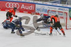 Penny DEL - Eishockey - Saison 2021/22 - ERC Ingolstadt - Grizzlys Wolfsburg -  Karri Rämö Torwart (#31 ERCI) - Chris DeSousa (#82 Wolfsburg) - Trevor Mingoia (#11 Wolfsburg) - Emil Quaas (#20 ERCI) - Jerome Flaake (#90 ERCI) - Foto: Jürgen Meyer