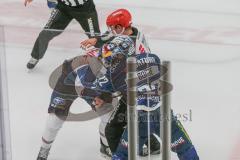 Penny DEL - Eishockey - Saison 2021/22 - ERC Ingolstadt - Red Bull München - Zweikampf zwischen Mathew Bodie (#22 ERCI) und Frederik Tiffels (#11 München) -  Foto: Jürgen Meyer