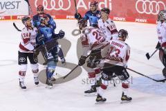 DEL - ERC Ingolstadt - Kölner Haie - links Tim Wohlgemuth (33 - ERC) trifft zum 1:0 Tor, Jubel, Torwart Justin Pogge (Nr.49 - Kölner Haie) keine Chance, Zach Sill (Nr.24 - Kölner Haie)