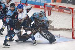 DEL; Playoffs; ERC Ingolstadt - Adler Mannheim; Halbfinale; Gedränge vor dem Tor Torwart Kevin Reich (35 - ERC) Fabio Wagner (5 - ERC) Tyler Gaudet (Nr.58 - Adler)