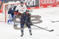 Im Bild: Kevin Reich (#35 ERCI) Colton Jobke (#7 ERCI)

