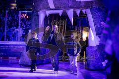 DEL; ERC Ingolstadt - Dresdner Eislöwen; Ehrung Thomas Greilinger (39 ERC) mit seinen Söhnen