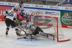 Penny DEL - Eishockey - Saison 2021/22 - ERC Ingolstadt - Nürnberg Ice Tigers - Niklas Treutle Torwart (#31 Nürnberg) - Brandon Defazio (#24 ERCI) - Fabrizio Pilu (#68 Nürnberg) -  Foto: Jürgen Meyer
