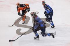 DEL; ERC Ingolstadt - Grizzlys Wolfburg; Wojciech Stachowiak (Nr.19 - ERC) Kevin Maginot (Nr.6 - ERC) Jean-Christophe Beaudin (Nr.16 - Grizzlys)