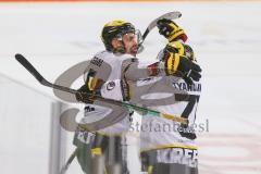 DEL - Eishockey - Saison 2020/21 - ERC Ingolstadt - Krefeld Pinguine - Der 3:3 Anschlusstreffer durch Lucas Lessio (#6 Krefeld) - jubel - Foto: Jürgen Meyer