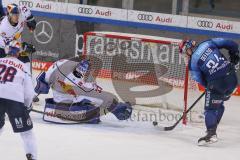 DEL - Eishockey - Saison 2020/21 - ERC Ingolstadt - EHC Red Bull München - Der 1:2 Anschlusstreffer durch Brandon Defazio (#24 ERCI) - Danny aus den Birken Torwart (#33 München) - jubel - Foto: Jürgen Meyer