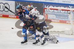 DEL; Playoffs; ERC Ingolstadt - EHC Redbull München; knapp am Tor vorbei Torwart Williams Devin (31 ERC) Spornberger Peter (50 ERC) Rieder Tobias (8 RBM)