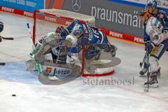 Penny DEL - Eishockey - Saison 2021/22 - ERC Ingolstadt - Eisbären Berlin -  Torwart Tobias Ancicka (Nr.45 - Eisbären Berlin) - Wojciech Stachowiak (#19 ERCI) mit einer Flugeinlage - - Foto: Jürgen Meyer