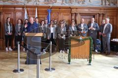 ERC Ingolstadt - Vizemeisterschaftsfeier am Rathausplatz - Saison 2022/2023 - President Peter Kössler - bei der Ehrung der Pokalsieger der Frauenmannschaft - Foto: Meyer Jürgen