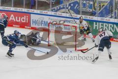 Penny DEL - Eishockey - Saison 2021/22 - ERC Ingolstadt - Red Bull München - Der 1:4 Führungstreffer durch Philip Gogulla (#87 München) - Austin Ortega (#8 München) - Kevin Reich Torwart (#35 ERCI)  -  jubel - Foto: Jürgen Meyer