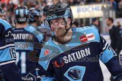 DEL; Playoffs; ERC Ingolstadt - DEG Düsseldorf; Sieg Jubel Freude Halbfinale erreicht, Fan Fankurve Banner Fahnen Spruchband Spieler bedanken sich bei den Fans, Tye Ronning (26 ERC)