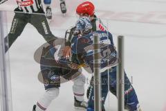 Penny DEL - Eishockey - Saison 2021/22 - ERC Ingolstadt - Red Bull München - Zweikampf zwischen Mathew Bodie (#22 ERCI) und Frederik Tiffels (#11 München) -  Foto: Jürgen Meyer