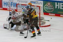 Penny DEL - Eishockey - Saison 2021/22 - ERC Ingolstadt - Fishtown Pinguin Bremerhaven - B.Maxwell Torwart Bremerhafen  - Samuel Soramies (#28 ERCI) -  Foto: Jürgen Meyer