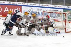 Im Bild: Brandon Defazio (#24 ERCI) Patch Alber (Bremerhaven) Ross Mauermann (Bremerhaven) Maximilian Franzreb (Bremerhaven)

