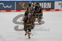 Penny DEL - Eishockey - Saison 2021/22 - ERC Ingolstadt - Fishtown Pinguin Bremerhaven - Der 4:2 Siegtreffer durch Daniel Pietta (#86 ERCI) - jubel -  Foto: Jürgen Meyer