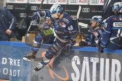 Penny DEL - Eishockey - Saison 2021/22 - ERC Ingolstadt - Krefeld Pinguine - Tim McGauley (#23 ERCI) betritt das erste mal das Eis bei einem Spiel in der Saturn Arena -  Foto: Jürgen Meyer